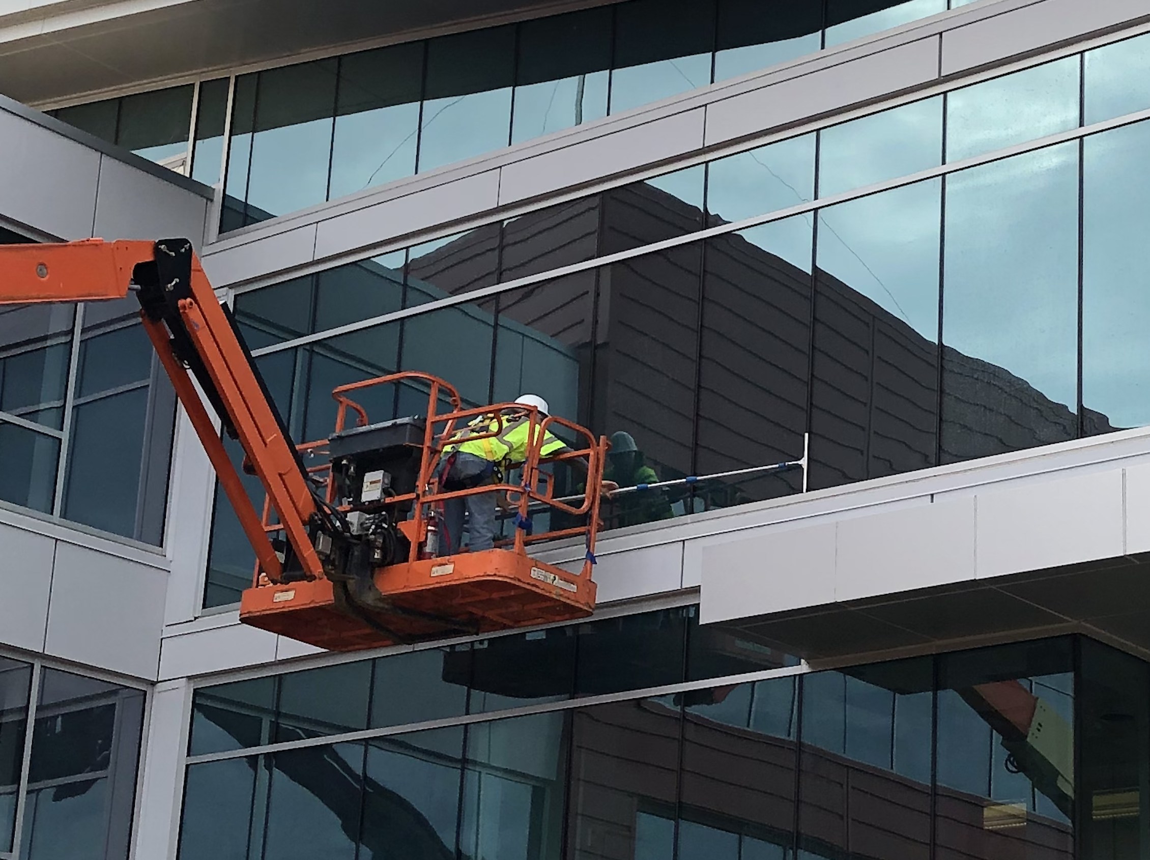 Construction Cleaning_Exterior Window Cleaning